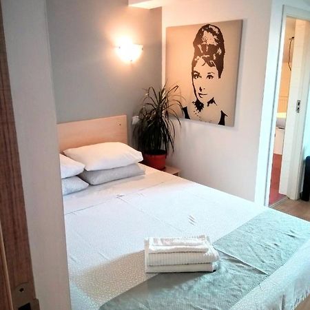 Central Guesthouse (Adults Only) Bukarest Exterior foto