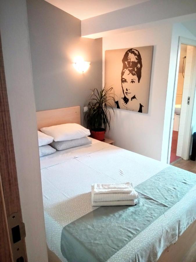Central Guesthouse (Adults Only) Bukarest Exterior foto