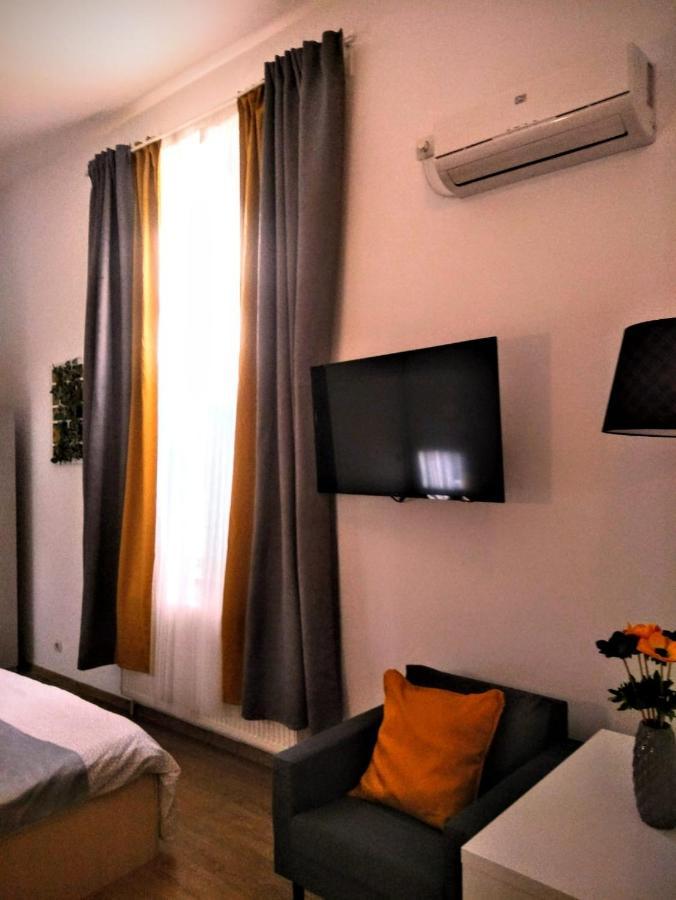 Central Guesthouse (Adults Only) Bukarest Exterior foto
