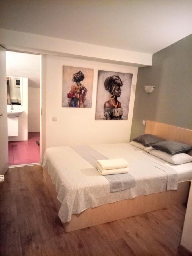 Central Guesthouse (Adults Only) Bukarest Exterior foto
