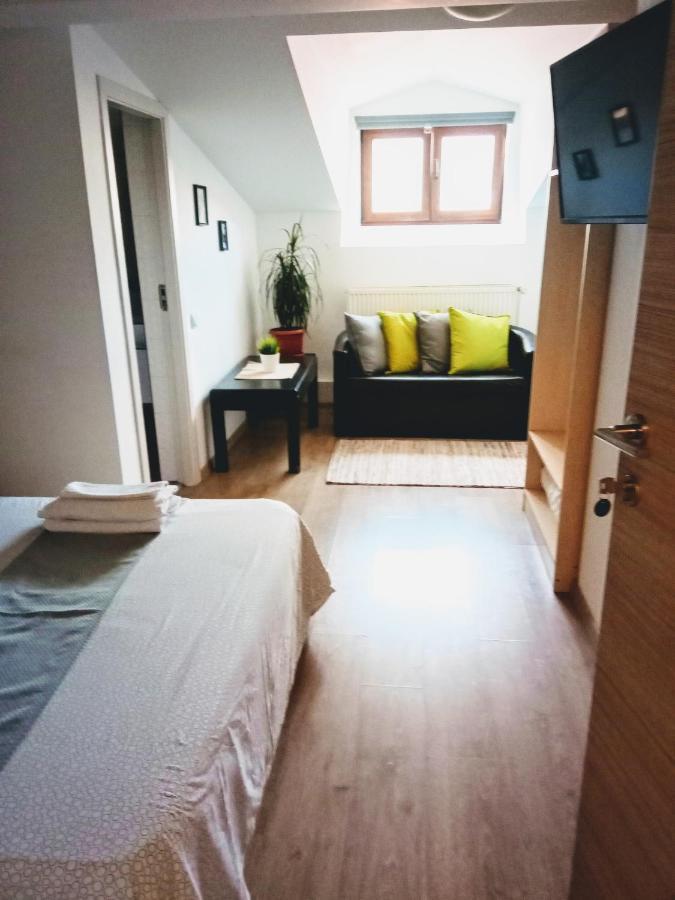 Central Guesthouse (Adults Only) Bukarest Exterior foto