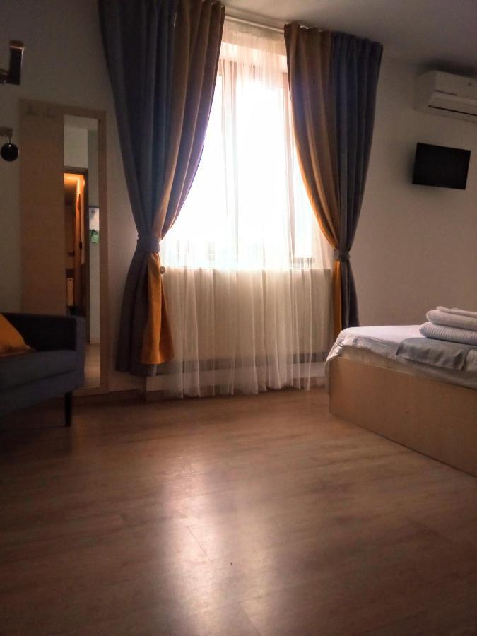 Central Guesthouse (Adults Only) Bukarest Exterior foto