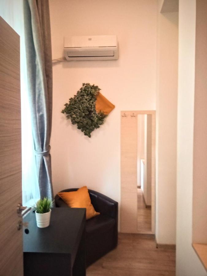 Central Guesthouse (Adults Only) Bukarest Exterior foto