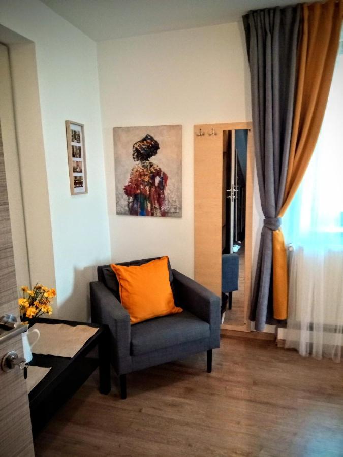 Central Guesthouse (Adults Only) Bukarest Exterior foto