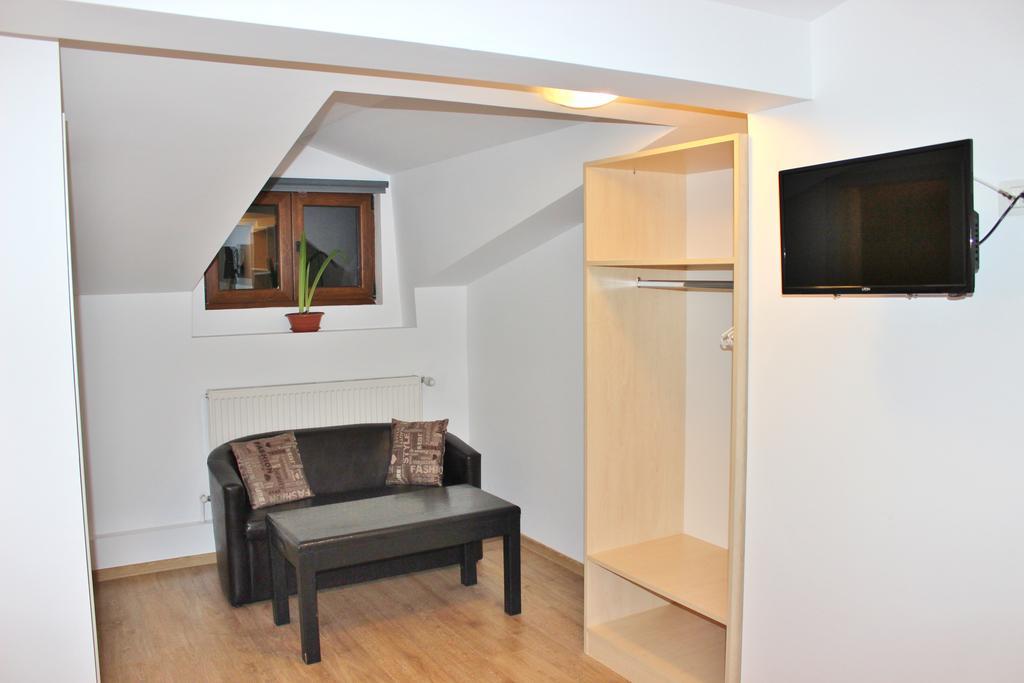 Central Guesthouse (Adults Only) Bukarest Exterior foto