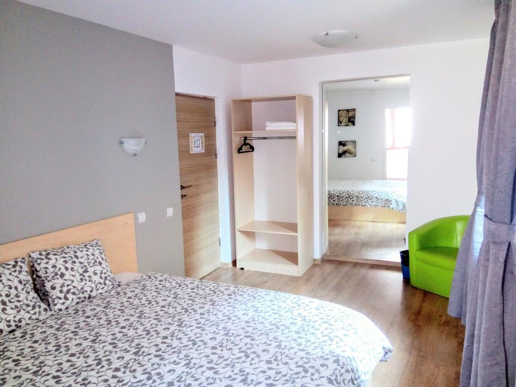 Central Guesthouse (Adults Only) Bukarest Exterior foto