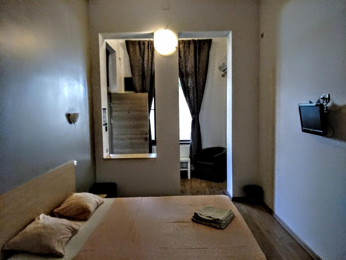 Central Guesthouse (Adults Only) Bukarest Exterior foto