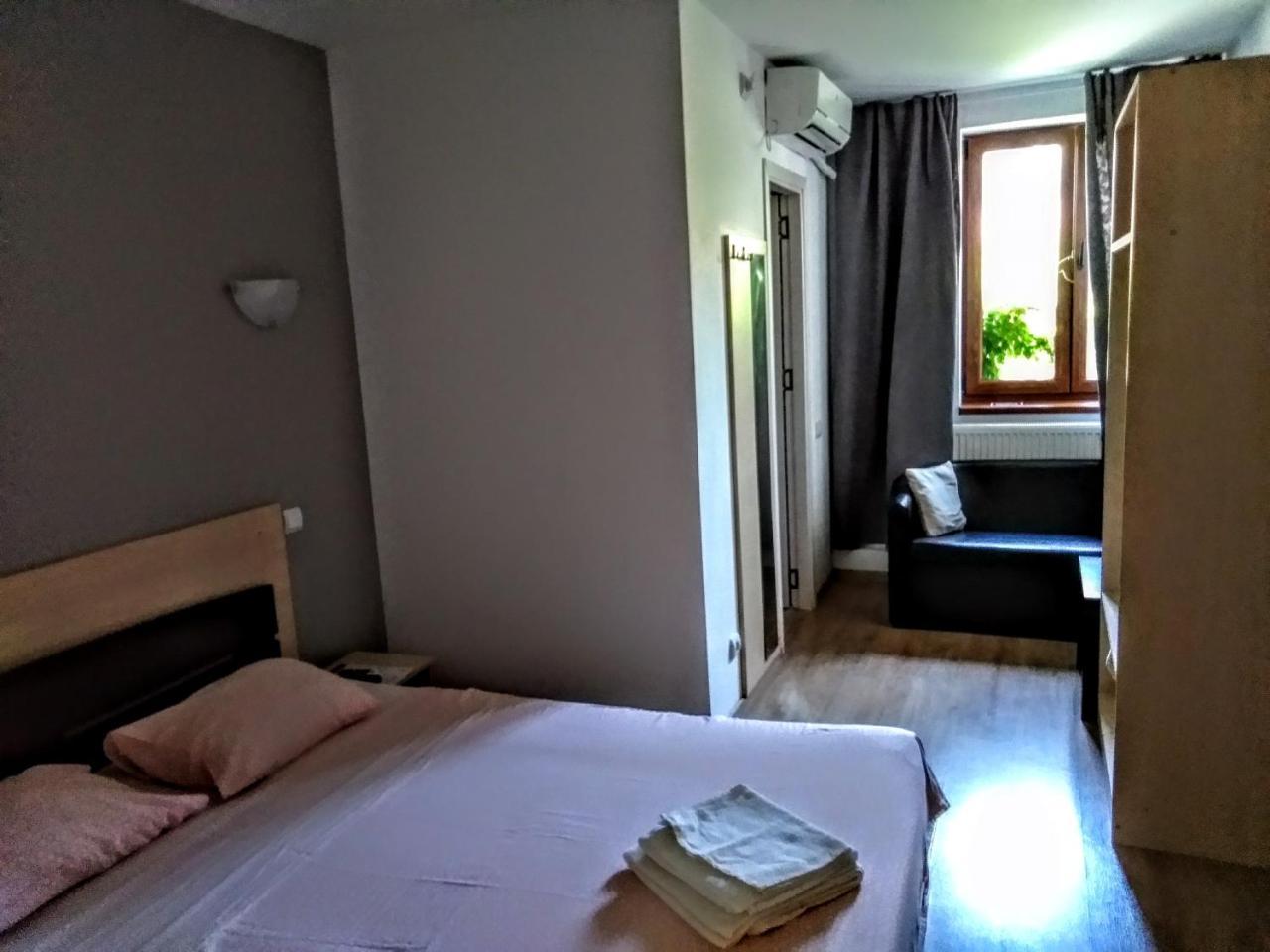 Central Guesthouse (Adults Only) Bukarest Exterior foto