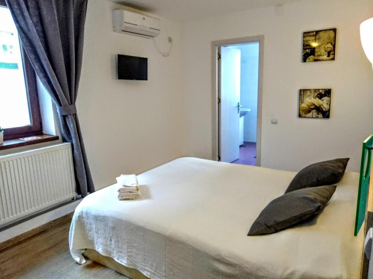 Central Guesthouse (Adults Only) Bukarest Exterior foto