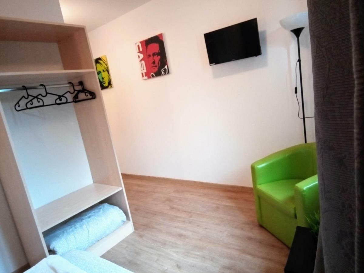 Central Guesthouse (Adults Only) Bukarest Exterior foto