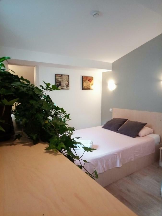 Central Guesthouse (Adults Only) Bukarest Exterior foto
