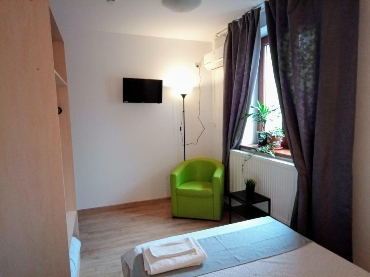 Central Guesthouse (Adults Only) Bukarest Exterior foto