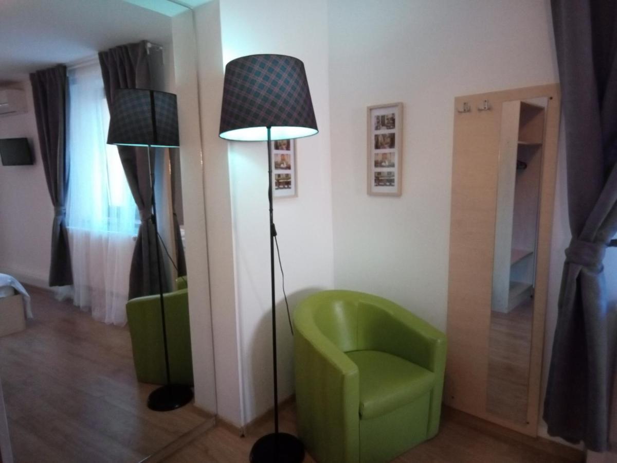 Central Guesthouse (Adults Only) Bukarest Exterior foto