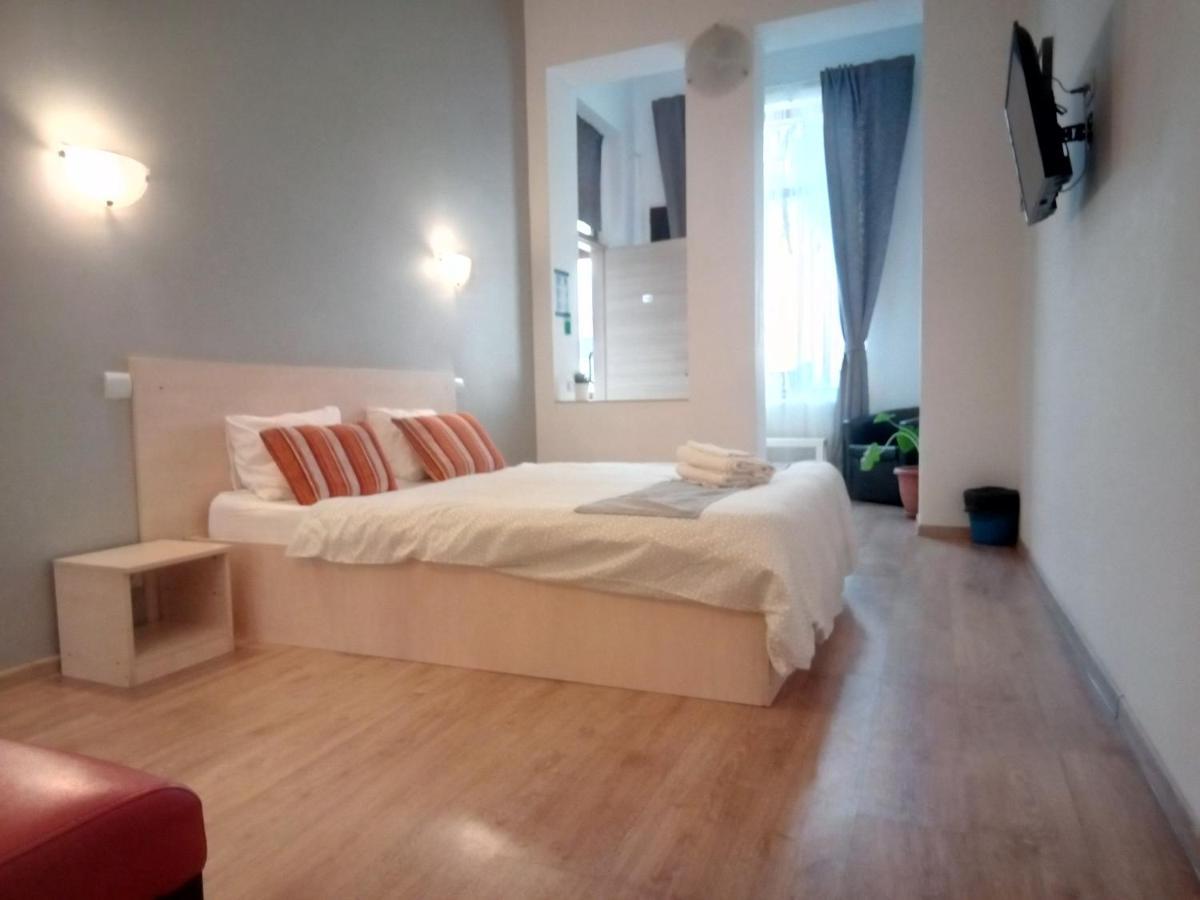 Central Guesthouse (Adults Only) Bukarest Exterior foto